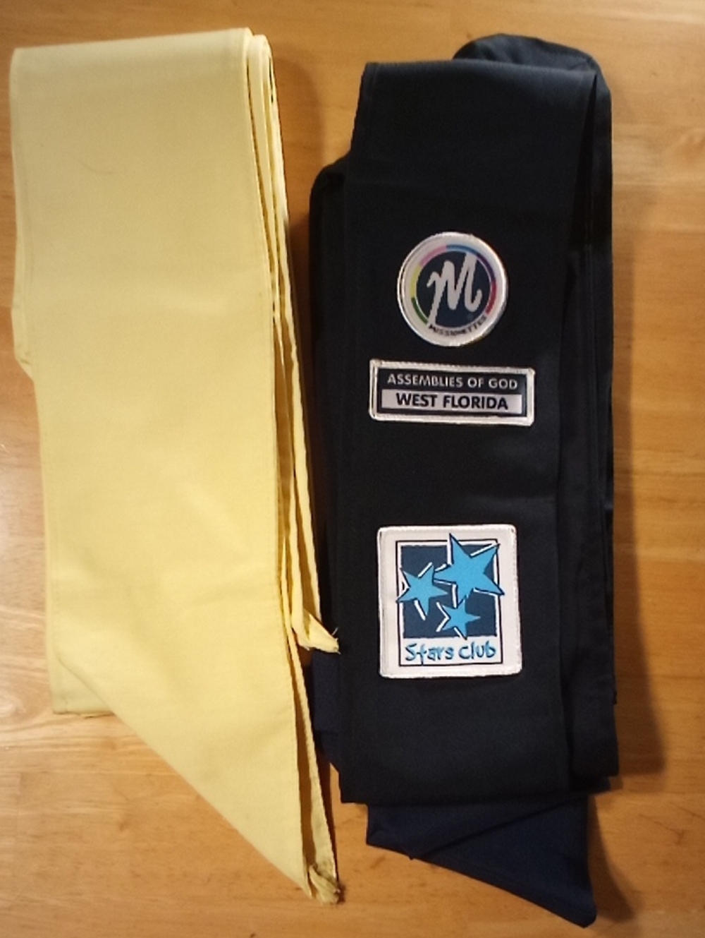 Brownie Sashes 3 Yellow And 3 Navy And One With Badges .
